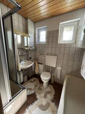 Bad - 6 Zimmer Mehrfamilienhaus, Wohnhaus in Göppingen