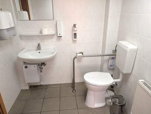 Barrierefreies WC im EG - 9 Zimmer Büro in Lutherstadt Wittenberg