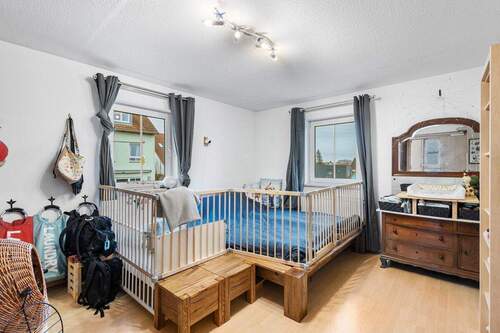 Schlafzimmer - 5 Zimmer Etagenwohnung in Kümmersbruck