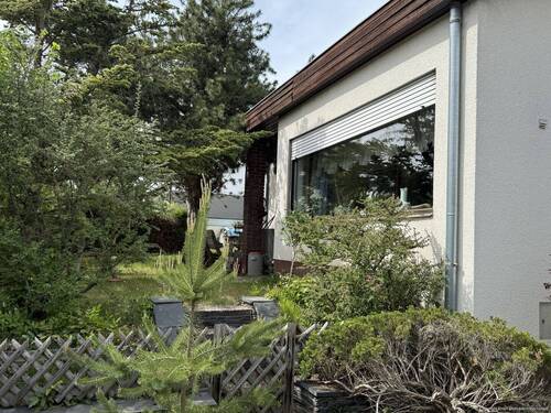Bild 1 - Großzügiges EFH mit 190m² Wfl., 7 Zi., 4 Schlaf., 665 m² Grund, ruhig gelegen in Herzogenaurach