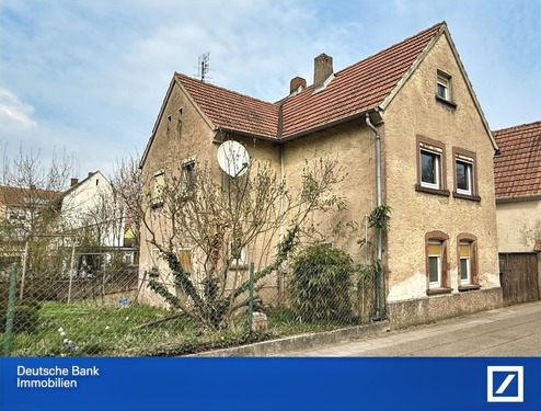 Straßenansicht - Ein Haus, viele Möglichkeiten: Gestalten Sie Ihr Traumzuhause in Insheim
