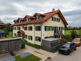 Aussenansicht mit Eingang - 3 Zimmer Etagenwohnung in Sauerlach