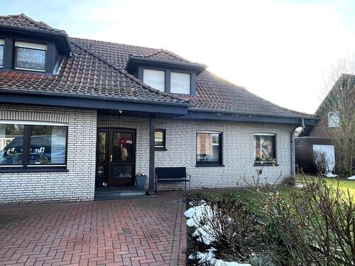 Blick zum Hauseingang - 7 Zimmer Mehrfamilienhaus, Wohnhaus in Dinklage