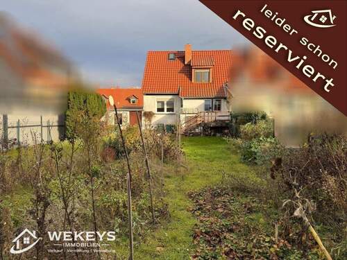 Hausansicht aus dem Garten 2 - Reihenendhaus mit Zufahrt und Garage