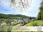 Ausblick Garten - Fernblick wie auf einer Postkarte: Kleines Einfamilienhaus mit wunderschönem Garten in Pommelsbrunn
