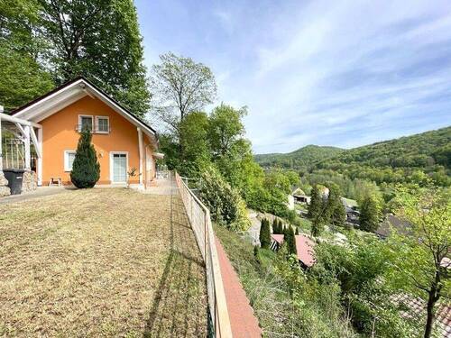 Hausansicht - 3 Zimmer Einfamilienhaus zum Kaufen in Pommelsbrunn