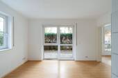 Wohnbereich mit Zugang zur Terrasse - 