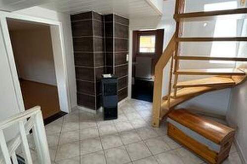 Flur mit Aufgang in 2.Etage - 