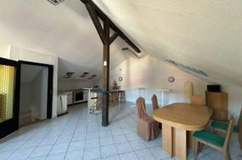 Partyraum mit Küchenzeile - 