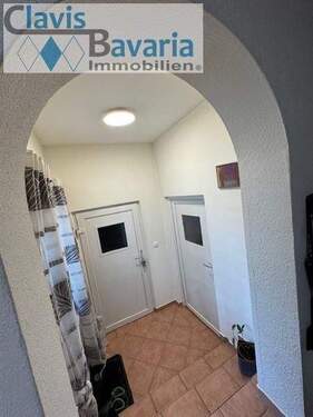 Durchgang zur Garage - 4 Zimmer Einfamilienhaus zum Kaufen in Vilshofen an der Donau