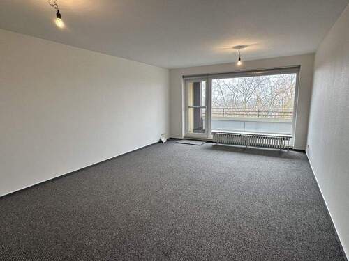 Wohnzimmer mit Blick nach draußen - Etagenwohnung mit 82,00 m&sup2; in Gelsenkirchen zum Kaufen