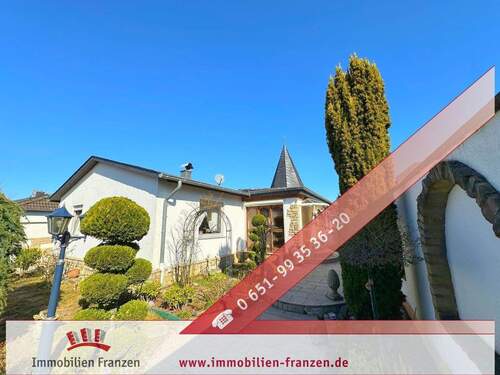 Außenansicht - Pellingen: mediterraner, ruhig gelegener Bungalow mit umfriedetem Garten, Terrasse und Garage - einzugsbereit und frei nach VB