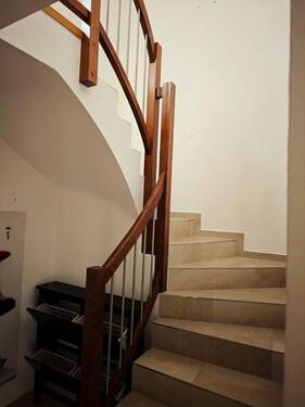 Stiegenhaus - 4 Zimmer Einfamilienhaus in Burgkirchen a. d. Alz OT Hirten