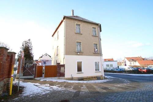 Hausansicht - 7 Zimmer Mehrfamilienhaus, Wohnhaus in Zwenkau