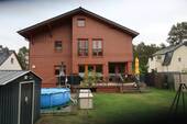 Gartenansicht - Großzügige Doppelhaushälfte mit hochwertiger Ausstattung