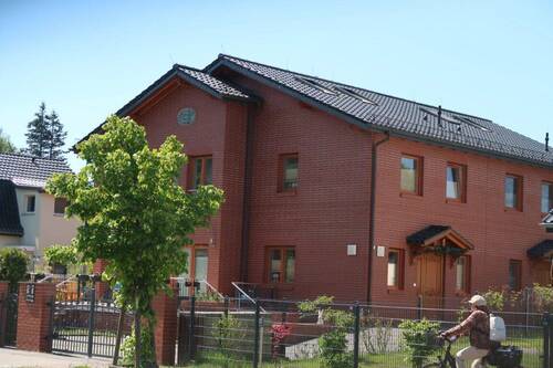 Hausansicht straßenseitig - 8 Zimmer Doppelhaushälfte zum Kaufen in Oranienburg