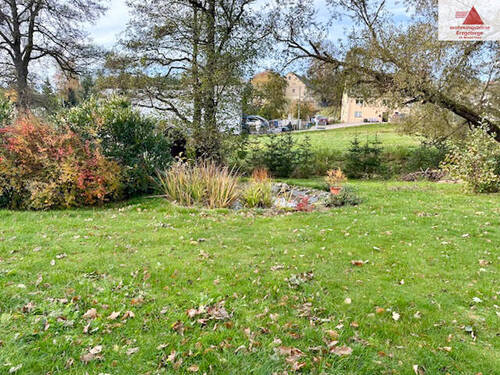 Garten mit kleinem Teich - 