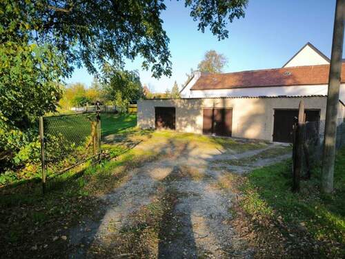 Zufahrt, 3 Garagen - Baugrundstück im Lausitzer Seenland - ruhig, grün und gut gelegen!