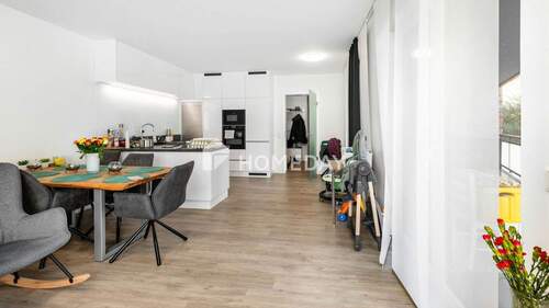 Wohnzimmer 2 - 2 Zimmer Etagenwohnung zum Kaufen in Oldenburg (Oldb)
