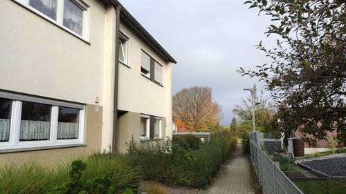 Ansicht Eingangsseite - Doppelhaushälfte mit 124,00 m² in Dornstadt zum Kaufen