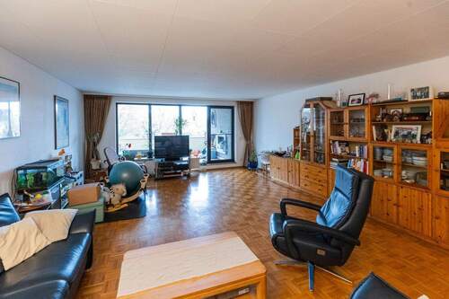 Wohnzimmer_Ansicht 2 - 5 Zimmer Etagenwohnung zum Kaufen in Bischofsheim