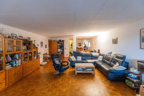 Wohnzimmer_Ansicht 3 - 5 Zimmer Etagenwohnung in Bischofsheim