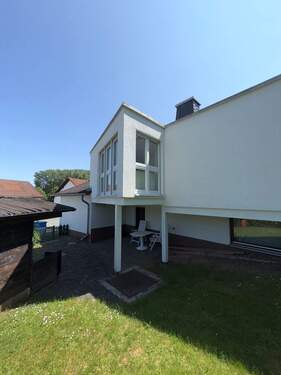 Seitliche Hausansicht - 4 Zimmer Einfamilienhaus in Frankenberg (Eder)