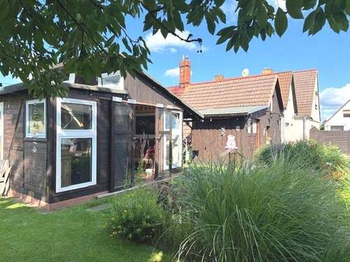 Gartenhäuschen und Teich - 