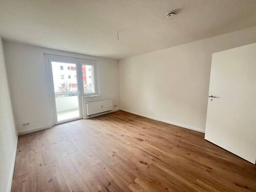 IMG_0091.jpeg - Sommer mit Balkon.. ..helle, moderne 3 Zimmer-Wohnung mit Einbauküche . sofort einzugsfertig