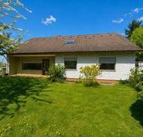 Einfamilienhaus mit Einliegerwohnung, Garage, Carport und Garten - Weißenburg