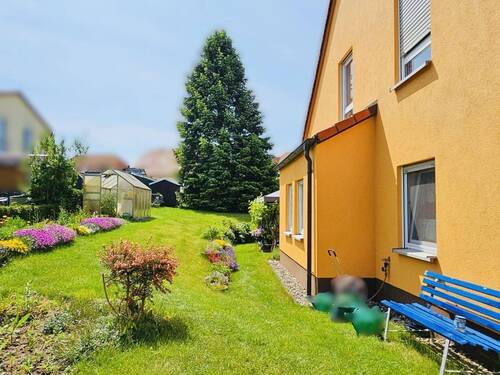 Blick in den Garten - 4 Zimmer Mehrfamilienhaus, Wohnhaus zum Kaufen in Diera-Zehren