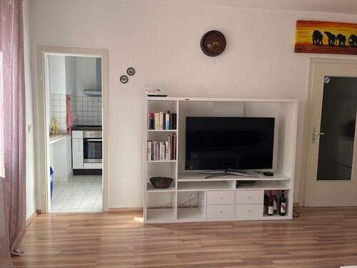 Wohnzimmer-Richtung Küche - 1 Zimmer Etagenwohnung zur Miete in Düsseldorf