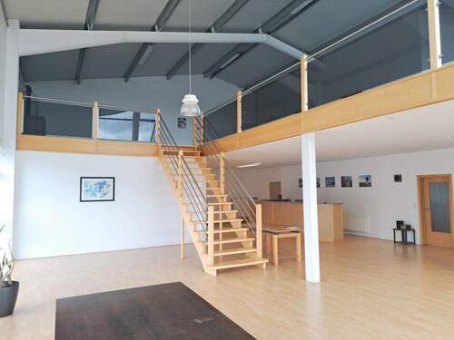 Ausstellungsfläche - Büro mit 275,00 m&sup2; in Großefehn zur Miete