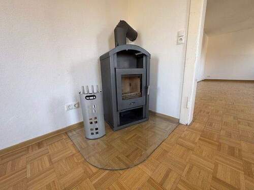 Kamin - 480GS2 - Charmante 4-Zimmer-Wohnung mit Kamin und Einbauküche – direkt an Schule und Bahnhof