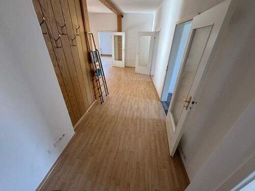 Flur - Etagenwohnung mit 137,00 m² in Oschatz zur Miete