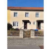 Charmantes Reihenmittelhaus mit Garten, 2 Garagen und Wintergarten in ruhiger Lage von Braunsbedra