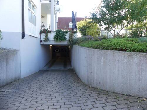 Zufahrt zur Tiefgarage - 