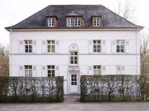 Bild 1 - Zwei-Zimmer Eigentumswohnung im Ensembledenkmal!