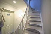 EG Flur und Treppenaufgang - 