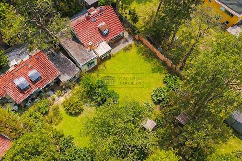 Freistehendes Grundstück - 