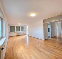Bezugsfreie 3-Zimmer-Eigentumswohnung mit großem Balkon, Aufzug und TG-Stellplatz in Weil am Rhein