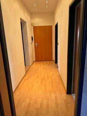 Wohnung 1.OG. links Flur - 