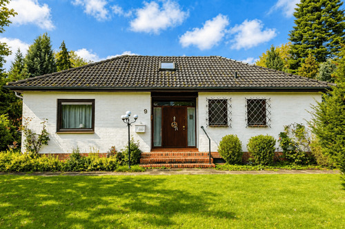 Außenansicht_frontal - 4 Zimmer Einfamilienhaus in Ammersbek