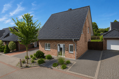 Straßenansicht mit 2. Einfahrt - 