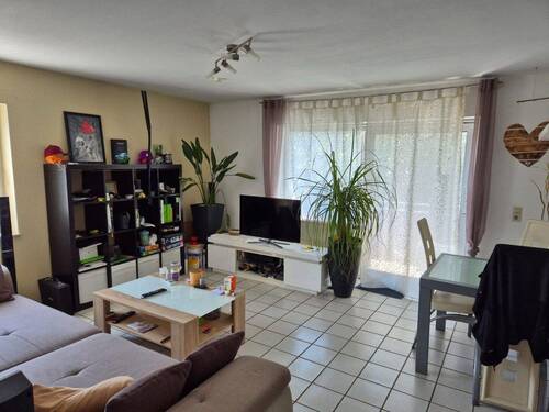 Wohn-/Esszimmer 2-Zi-Whg - 