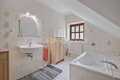 Bad im Dachgeschoss - 