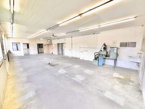 EG links - Halle in Cadolzburg zur Miete