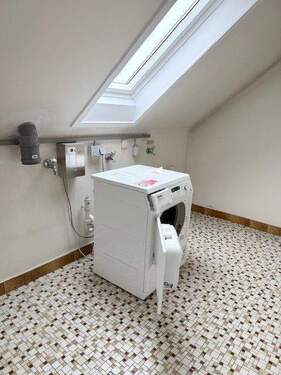 Sehr gepflegter Gemeinschaftswaschraum im DG - 