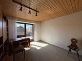 Kinderzimmer 2 im OG ebenfalls mit Balkonzugang - 