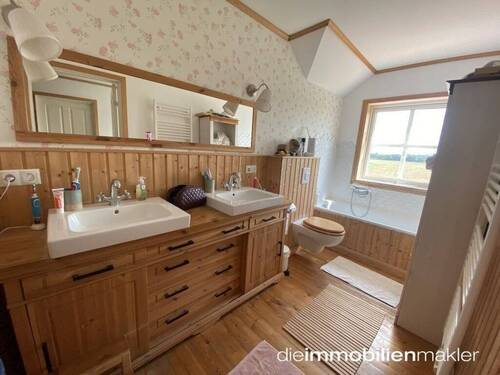Bad mit Wanne - 